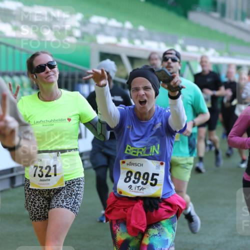06.10.2024 - 19. swb-Marathon Bremen Yannick Fuchs http://msf.ph/oto/7450462 06.10.2024 10:35:11 Laufen im Stadion 7034, 7035, 7042, 7138, 7155, 7156, 7162, 7204, 7226, 7251, 7258, 7266, 7295, 7321, 7335, 7413, 7443, 7468, 7478, 7479, 7490, 7502, 7587, 7644, 7679, 7680, 7690, 7699, 7757, 7772, 7773, 7829, 7830, 7863, 7864, 7899, 7900, 7902, 7923, 7926, 7932, 7954, 7955, 7981, 8073, 8074, 8088, 8118, 8144, 8152, 8183, 8225, 8246, 8366, 8370, 8378, 8409, 8410, 8429, 8449, 8450, 8472, 8494, 8495, 8496, 8506, 8509, 8539, 8541, 8542, 8588, 8589, 8698, 8760, 8799, 8839, 8848, 8871 meine-sportfotos.de