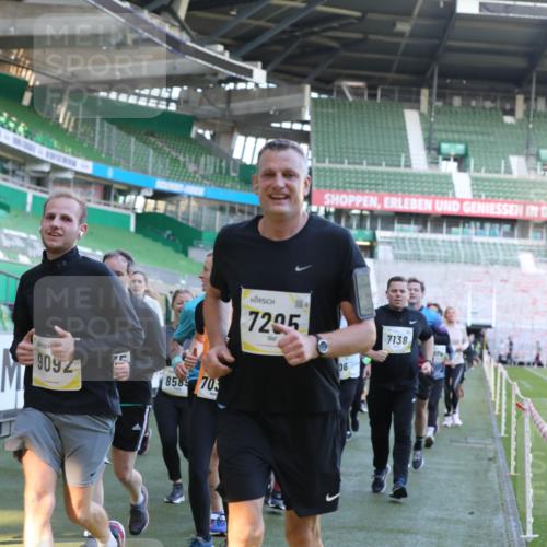 06.10.2024 - 19. swb-Marathon Bremen Yannick Fuchs http://msf.ph/oto/7450501 06.10.2024 10:35:17 Laufen im Stadion 7034, 7035, 7042, 7138, 7155, 7162, 7204, 7226, 7251, 7258, 7266, 7295, 7321, 7335, 7341, 7353, 7428, 7443, 7468, 7478, 7479, 7490, 7644, 7690, 7699, 7772, 7773, 7829, 7830, 7863, 7864, 7899, 7900, 7902, 7923, 7932, 7955, 8073, 8074, 8088, 8118, 8121, 8144, 8152, 8183, 8191, 8225, 8366, 8370, 8378, 8409, 8410, 8421, 8429, 8449, 8450, 8494, 8495, 8496, 8506, 8509, 8539, 8588, 8589, 8595, 8698, 8760, 8799, 8848, 8871, 8952 meine-sportfotos.de