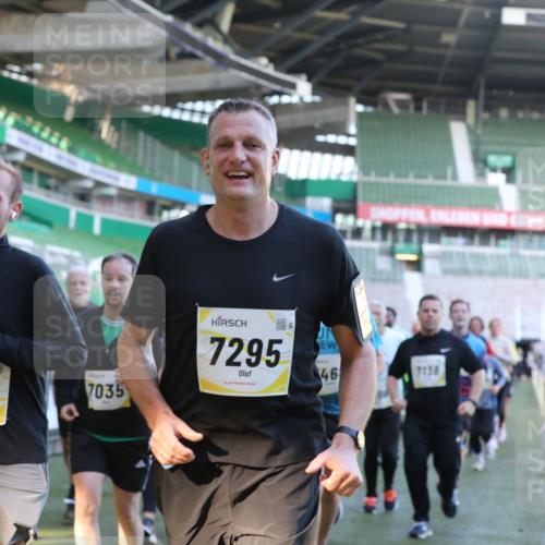 06.10.2024 - 19. swb-Marathon Bremen Yannick Fuchs http://msf.ph/oto/7450505 06.10.2024 10:35:17 Laufen im Stadion 7034, 7035, 7042, 7138, 7155, 7162, 7204, 7226, 7251, 7258, 7266, 7295, 7321, 7335, 7341, 7353, 7428, 7443, 7468, 7478, 7479, 7490, 7644, 7690, 7699, 7772, 7773, 7829, 7830, 7863, 7864, 7899, 7900, 7902, 7923, 7932, 7955, 8073, 8074, 8088, 8118, 8121, 8144, 8152, 8183, 8191, 8225, 8366, 8370, 8378, 8409, 8410, 8421, 8429, 8449, 8450, 8494, 8495, 8496, 8506, 8509, 8539, 8588, 8589, 8595, 8698, 8760, 8799, 8848, 8871, 8952 meine-sportfotos.de