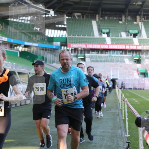06.10.2024 - 19. swb-Marathon Bremen Yannick Fuchs http://msf.ph/oto/7450512 06.10.2024 10:35:18 Laufen im Stadion 7034, 7035, 7042, 7138, 7155, 7162, 7204, 7226, 7251, 7258, 7266, 7295, 7321, 7335, 7341, 7353, 7428, 7443, 7468, 7478, 7479, 7490, 7644, 7690, 7699, 7772, 7773, 7829, 7830, 7863, 7864, 7899, 7900, 7902, 7904, 7923, 7932, 7955, 8073, 8074, 8088, 8118, 8121, 8144, 8152, 8183, 8191, 8225, 8366, 8370, 8378, 8409, 8410, 8421, 8429, 8449, 8450, 8506, 8509, 8539, 8588, 8589, 8595, 8698, 8760, 8799, 8848, 8952, 9029 meine-sportfotos.de