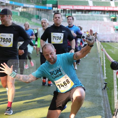 06.10.2024 - 19. swb-Marathon Bremen Yannick Fuchs http://msf.ph/oto/7450519 06.10.2024 10:35:19 Laufen im Stadion 7034, 7035, 7042, 7138, 7155, 7162, 7204, 7226, 7251, 7258, 7266, 7295, 7321, 7335, 7341, 7353, 7428, 7443, 7468, 7478, 7479, 7490, 7644, 7690, 7699, 7772, 7773, 7829, 7830, 7863, 7864, 7899, 7900, 7902, 7904, 7923, 7932, 7955, 7967, 8073, 8074, 8088, 8121, 8144, 8152, 8183, 8191, 8225, 8366, 8370, 8378, 8409, 8410, 8421, 8429, 8449, 8450, 8506, 8509, 8539, 8588, 8589, 8595, 8698, 8760, 8799, 8848, 8952, 9029 meine-sportfotos.de