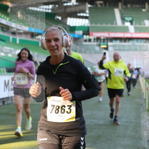 06.10.2024 - 19. swb-Marathon Bremen Yannick Fuchs http://msf.ph/oto/7450554 06.10.2024 10:35:27 Laufen im Stadion 7034, 7035, 7042, 7138, 7155, 7162, 7226, 7251, 7258, 7266, 7295, 7321, 7341, 7353, 7391, 7393, 7428, 7468, 7478, 7479, 7490, 7644, 7690, 7699, 7829, 7830, 7863, 7899, 7900, 7902, 7904, 7923, 7932, 7955, 7967, 8073, 8074, 8121, 8144, 8183, 8191, 8225, 8366, 8370, 8378, 8409, 8410, 8421, 8429, 8449, 8450, 8506, 8509, 8588, 8589, 8595, 8698, 8760, 8799, 8837, 8952, 8957, 9029 meine-sportfotos.de
