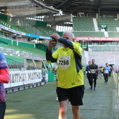 06.10.2024 - 19. swb-Marathon Bremen Yannick Fuchs http://msf.ph/oto/7450562 06.10.2024 10:35:29 Laufen im Stadion 7034, 7035, 7042, 7138, 7155, 7162, 7226, 7251, 7258, 7266, 7295, 7321, 7341, 7353, 7391, 7393, 7428, 7468, 7478, 7479, 7490, 7690, 7829, 7830, 7863, 7899, 7900, 7902, 7904, 7923, 7932, 7955, 7967, 8073, 8074, 8121, 8144, 8183, 8191, 8225, 8273, 8366, 8370, 8378, 8409, 8410, 8421, 8425, 8449, 8450, 8506, 8588, 8589, 8595, 8698, 8760, 8799, 8818, 8837, 8952, 8957, 9029, 9666 meine-sportfotos.de