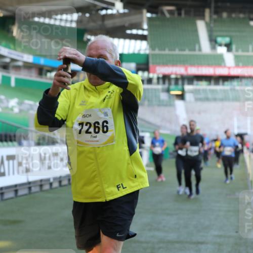 06.10.2024 - 19. swb-Marathon Bremen Yannick Fuchs http://msf.ph/oto/7450564 06.10.2024 10:35:29 Laufen im Stadion 7034, 7035, 7042, 7138, 7155, 7162, 7226, 7251, 7258, 7266, 7295, 7321, 7341, 7353, 7391, 7393, 7428, 7468, 7478, 7479, 7490, 7690, 7829, 7830, 7863, 7899, 7900, 7902, 7904, 7923, 7932, 7955, 7967, 8073, 8074, 8121, 8144, 8183, 8191, 8225, 8273, 8366, 8370, 8378, 8409, 8410, 8421, 8425, 8449, 8450, 8506, 8588, 8589, 8595, 8698, 8760, 8799, 8818, 8837, 8952, 8957, 9029, 9666 meine-sportfotos.de