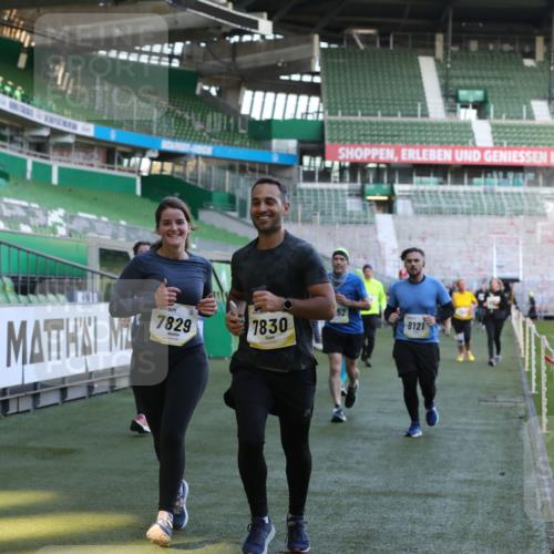 06.10.2024 - 19. swb-Marathon Bremen Yannick Fuchs http://msf.ph/oto/7450587 06.10.2024 10:35:34 Laufen im Stadion 7034, 7035, 7042, 7138, 7155, 7162, 7226, 7251, 7258, 7266, 7295, 7341, 7353, 7391, 7393, 7428, 7468, 7490, 7514, 7515, 7829, 7830, 7863, 7899, 7900, 7902, 7904, 7923, 7932, 7967, 8073, 8074, 8121, 8131, 8144, 8183, 8191, 8225, 8265, 8273, 8370, 8378, 8409, 8410, 8421, 8425, 8449, 8450, 8506, 8562, 8589, 8595, 8698, 8799, 8818, 8837, 8940, 8952, 8957, 9029, 9128, 9666 meine-sportfotos.de