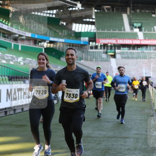 06.10.2024 - 19. swb-Marathon Bremen Yannick Fuchs http://msf.ph/oto/7450589 06.10.2024 10:35:34 Laufen im Stadion 7034, 7035, 7042, 7138, 7155, 7162, 7226, 7251, 7258, 7266, 7295, 7341, 7353, 7391, 7393, 7428, 7468, 7490, 7514, 7515, 7829, 7830, 7863, 7899, 7900, 7902, 7904, 7923, 7932, 7967, 8073, 8074, 8121, 8131, 8144, 8183, 8191, 8225, 8265, 8273, 8370, 8378, 8409, 8410, 8421, 8425, 8449, 8450, 8506, 8562, 8589, 8595, 8698, 8799, 8818, 8837, 8940, 8952, 8957, 9029, 9128, 9666 meine-sportfotos.de