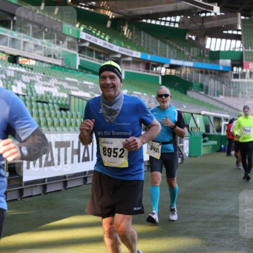 06.10.2024 - 19. swb-Marathon Bremen Yannick Fuchs http://msf.ph/oto/7450607 06.10.2024 10:35:39 Laufen im Stadion 7042, 7155, 7226, 7258, 7266, 7341, 7353, 7391, 7393, 7428, 7460, 7462, 7468, 7490, 7514, 7515, 7686, 7694, 7829, 7830, 7863, 7878, 7899, 7902, 7904, 7923, 7932, 7937, 7967, 7977, 8073, 8074, 8121, 8131, 8191, 8225, 8265, 8273, 8370, 8378, 8409, 8410, 8421, 8425, 8449, 8506, 8562, 8582, 8595, 8638, 8675, 8698, 8787, 8799, 8818, 8837, 8940, 8952, 8957, 9029, 9128, 9666 meine-sportfotos.de