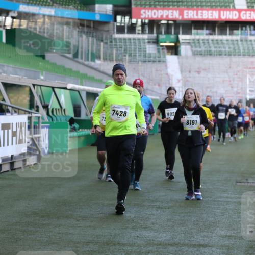06.10.2024 - 19. swb-Marathon Bremen Yannick Fuchs http://msf.ph/oto/7450613 06.10.2024 10:35:40 Laufen im Stadion 7042, 7155, 7226, 7258, 7266, 7341, 7353, 7391, 7393, 7428, 7460, 7462, 7468, 7490, 7514, 7515, 7686, 7694, 7829, 7830, 7863, 7878, 7902, 7904, 7923, 7932, 7937, 7967, 7977, 8073, 8074, 8121, 8131, 8191, 8225, 8265, 8273, 8370, 8409, 8410, 8421, 8425, 8449, 8562, 8582, 8595, 8638, 8668, 8675, 8698, 8787, 8799, 8818, 8837, 8940, 8952, 8957, 9017, 9029, 9128, 9666 meine-sportfotos.de