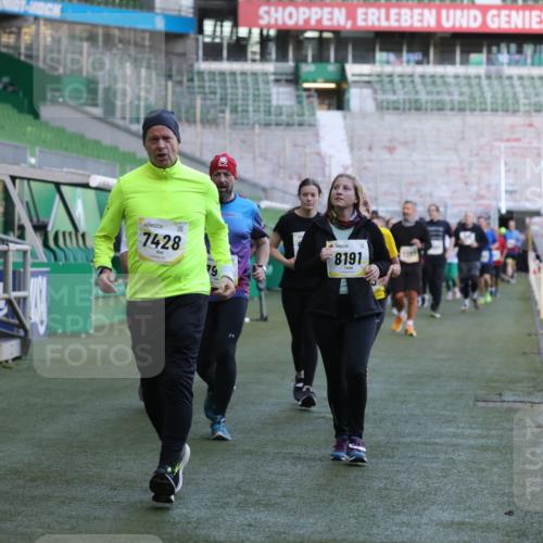 06.10.2024 - 19. swb-Marathon Bremen Yannick Fuchs http://msf.ph/oto/7450618 06.10.2024 10:35:41 Laufen im Stadion 7018, 7020, 7042, 7155, 7182, 7226, 7258, 7266, 7341, 7353, 7391, 7393, 7428, 7460, 7462, 7468, 7490, 7514, 7515, 7686, 7694, 7829, 7830, 7863, 7878, 7902, 7904, 7923, 7932, 7937, 7967, 7977, 8073, 8074, 8121, 8131, 8191, 8225, 8265, 8273, 8370, 8409, 8410, 8421, 8425, 8449, 8562, 8582, 8595, 8638, 8668, 8675, 8787, 8799, 8818, 8837, 8940, 8952, 8957, 9017, 9029, 9128, 9666 meine-sportfotos.de