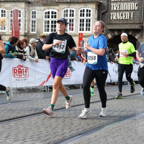 06.10.2024 - 19. swb-Marathon Bremen Strokosch-Dieckow http://msf.ph/oto/7471703 06.10.2024 14:06:11 Ziel 712, 855, 1036, 1037, 1193, 1285, 1483, 2291, 2572, 2692, 2761, 3047, 3096, 3371, 3435, 3438, 3568, 3574, 3640, 4367, 4488, 4504, 4533, 4631, 4818, 5378, 5558, 5710, 5712, 5964, 5992, 5993, 6057, 6059, 6304 meine-sportfotos.de
