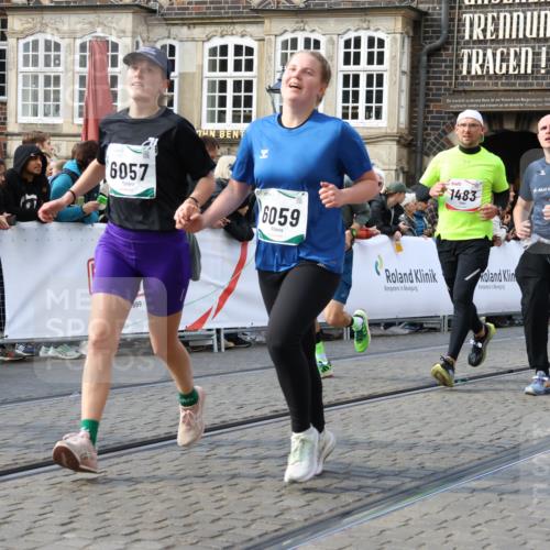 06.10.2024 - 19. swb-Marathon Bremen Strokosch-Dieckow http://msf.ph/oto/7471704 06.10.2024 14:06:11 Ziel 712, 855, 1036, 1037, 1193, 1285, 1483, 2291, 2572, 2692, 2761, 3047, 3096, 3371, 3435, 3438, 3568, 3574, 3640, 4367, 4488, 4504, 4533, 4631, 4818, 5378, 5558, 5710, 5712, 5964, 5992, 5993, 6057, 6059, 6304 meine-sportfotos.de