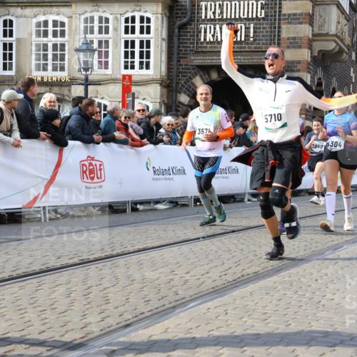 06.10.2024 - 19. swb-Marathon Bremen Strokosch-Dieckow http://msf.ph/oto/7471706 06.10.2024 14:06:13 Ziel 855, 1037, 1193, 1285, 1483, 2291, 2572, 2692, 2761, 3047, 3096, 3371, 3438, 3568, 3574, 3640, 4367, 4488, 4504, 4533, 4818, 5378, 5558, 5710, 5712, 5836, 5964, 5992, 5993, 6057, 6059, 6304 meine-sportfotos.de