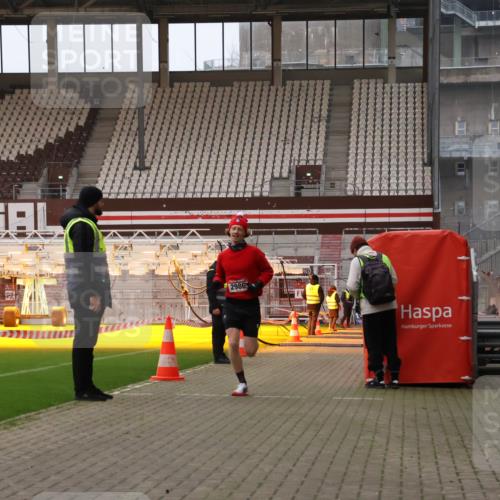 08.12.2024 - St. Pauli X-Mass-Run No. 14 Yannick Fuchs http://msf.ph/oto/7471730 08.12.2024 09:48:01 Ziel 2986 meine-sportfotos.de