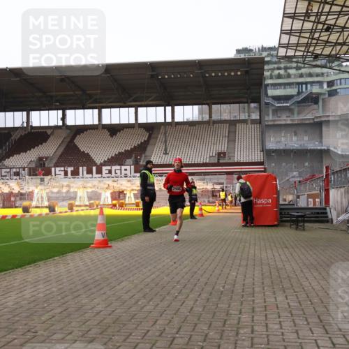 08.12.2024 - St. Pauli X-Mass-Run No. 14 Yannick Fuchs http://msf.ph/oto/7471732 08.12.2024 09:48:02 Ziel 2986 meine-sportfotos.de