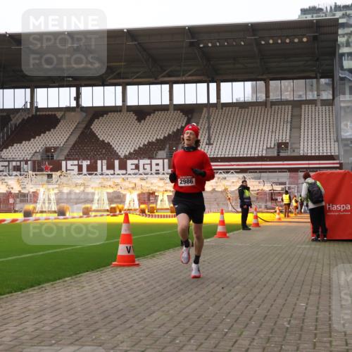 08.12.2024 - St. Pauli X-Mass-Run No. 14 Yannick Fuchs http://msf.ph/oto/7471734 08.12.2024 09:48:03 Ziel 2986 meine-sportfotos.de