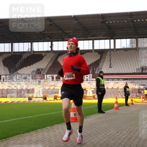 08.12.2024 - St. Pauli X-Mass-Run No. 14 Yannick Fuchs http://msf.ph/oto/7471736 08.12.2024 09:48:03 Ziel 2986 meine-sportfotos.de