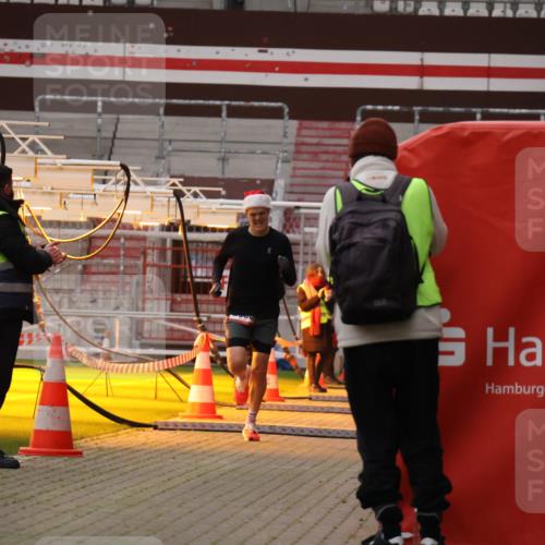08.12.2024 - St. Pauli X-Mass-Run No. 14 Yannick Fuchs http://msf.ph/oto/7471739 08.12.2024 09:48:31 Ziel  meine-sportfotos.de