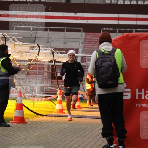 08.12.2024 - St. Pauli X-Mass-Run No. 14 Yannick Fuchs http://msf.ph/oto/7471740 08.12.2024 09:48:31 Ziel  meine-sportfotos.de