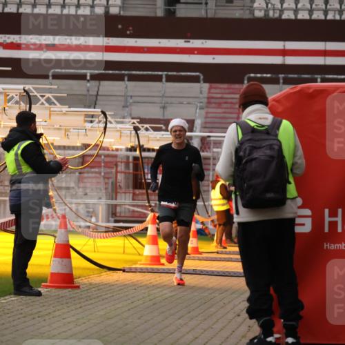 08.12.2024 - St. Pauli X-Mass-Run No. 14 Yannick Fuchs http://msf.ph/oto/7471741 08.12.2024 09:48:32 Ziel  meine-sportfotos.de
