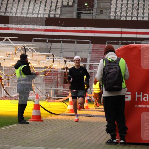 08.12.2024 - St. Pauli X-Mass-Run No. 14 Yannick Fuchs http://msf.ph/oto/7471742 08.12.2024 09:48:32 Ziel  meine-sportfotos.de
