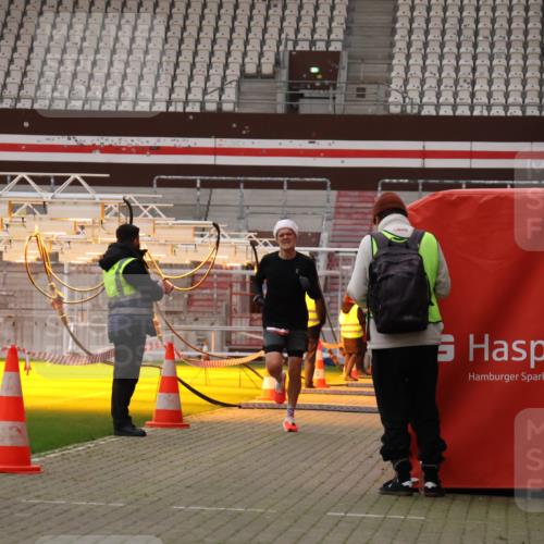 08.12.2024 - St. Pauli X-Mass-Run No. 14 Yannick Fuchs http://msf.ph/oto/7471743 08.12.2024 09:48:32 Ziel  meine-sportfotos.de
