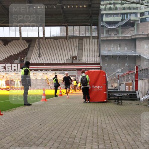 08.12.2024 - St. Pauli X-Mass-Run No. 14 Yannick Fuchs http://msf.ph/oto/7471746 08.12.2024 09:48:33 Ziel  meine-sportfotos.de