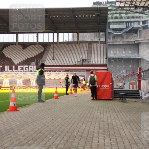 08.12.2024 - St. Pauli X-Mass-Run No. 14 Yannick Fuchs http://msf.ph/oto/7471747 08.12.2024 09:48:34 Ziel  meine-sportfotos.de