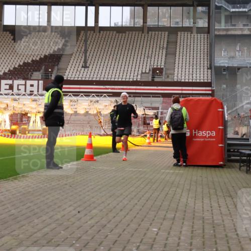 08.12.2024 - St. Pauli X-Mass-Run No. 14 Yannick Fuchs http://msf.ph/oto/7471749 08.12.2024 09:48:34 Ziel  meine-sportfotos.de