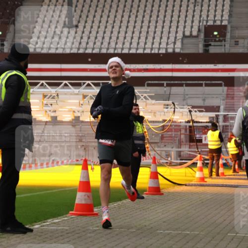 08.12.2024 - St. Pauli X-Mass-Run No. 14 Yannick Fuchs http://msf.ph/oto/7471751 08.12.2024 09:48:35 Ziel  meine-sportfotos.de