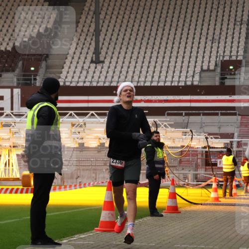 08.12.2024 - St. Pauli X-Mass-Run No. 14 Yannick Fuchs http://msf.ph/oto/7471752 08.12.2024 09:48:36 Ziel  meine-sportfotos.de