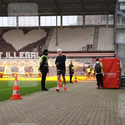 08.12.2024 - St. Pauli X-Mass-Run No. 14 Yannick Fuchs http://msf.ph/oto/7471753 08.12.2024 09:48:36 Ziel  meine-sportfotos.de