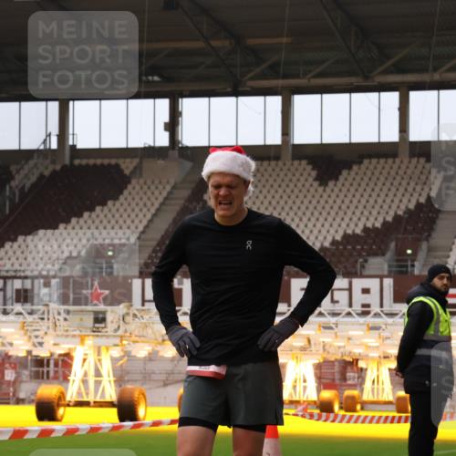 08.12.2024 - St. Pauli X-Mass-Run No. 14 Yannick Fuchs http://msf.ph/oto/7471760 08.12.2024 09:48:40 Ziel 39, 2336 meine-sportfotos.de