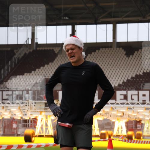08.12.2024 - St. Pauli X-Mass-Run No. 14 Yannick Fuchs http://msf.ph/oto/7471761 08.12.2024 09:48:41 Ziel 39, 2336 meine-sportfotos.de