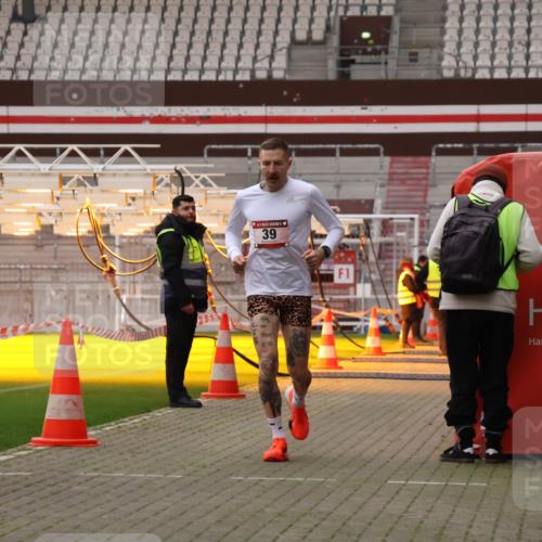 08.12.2024 - St. Pauli X-Mass-Run No. 14 Yannick Fuchs http://msf.ph/oto/7471764 08.12.2024 09:48:51 Ziel 39, 2336 meine-sportfotos.de