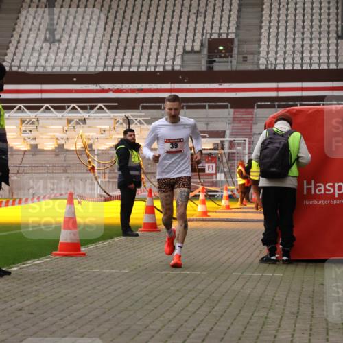 08.12.2024 - St. Pauli X-Mass-Run No. 14 Yannick Fuchs http://msf.ph/oto/7471765 08.12.2024 09:48:51 Ziel 39, 2336 meine-sportfotos.de