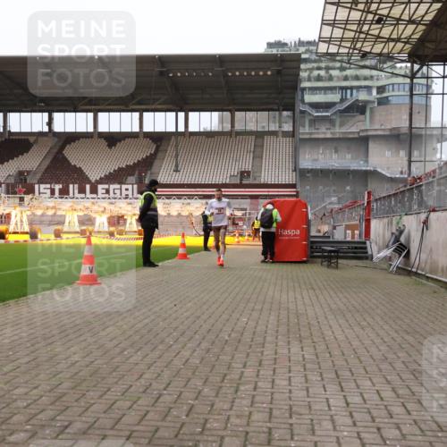 08.12.2024 - St. Pauli X-Mass-Run No. 14 Yannick Fuchs http://msf.ph/oto/7471767 08.12.2024 09:48:52 Ziel 39, 2336 meine-sportfotos.de