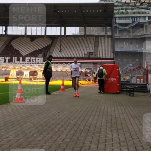 08.12.2024 - St. Pauli X-Mass-Run No. 14 Yannick Fuchs http://msf.ph/oto/7471769 08.12.2024 09:48:52 Ziel 39, 2336 meine-sportfotos.de