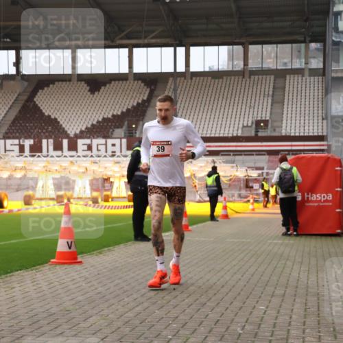 08.12.2024 - St. Pauli X-Mass-Run No. 14 Yannick Fuchs http://msf.ph/oto/7471773 08.12.2024 09:48:55 Ziel 39, 2336 meine-sportfotos.de