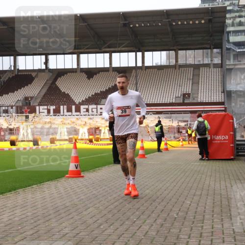 08.12.2024 - St. Pauli X-Mass-Run No. 14 Yannick Fuchs http://msf.ph/oto/7471774 08.12.2024 09:48:55 Ziel 39, 2336 meine-sportfotos.de
