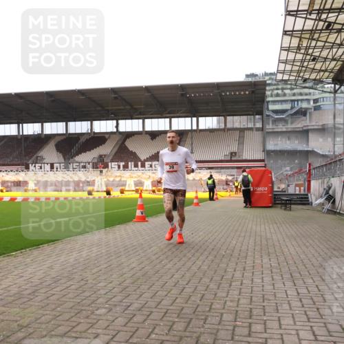 08.12.2024 - St. Pauli X-Mass-Run No. 14 Yannick Fuchs http://msf.ph/oto/7471775 08.12.2024 09:48:56 Ziel 39, 2336 meine-sportfotos.de