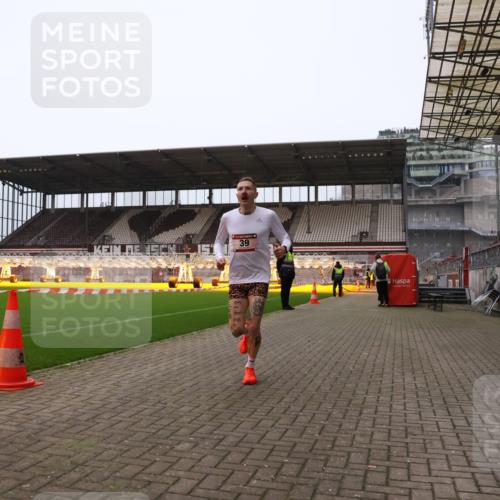 08.12.2024 - St. Pauli X-Mass-Run No. 14 Yannick Fuchs http://msf.ph/oto/7471776 08.12.2024 09:48:56 Ziel 39, 2336 meine-sportfotos.de