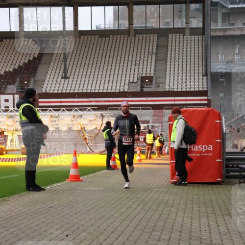 08.12.2024 - St. Pauli X-Mass-Run No. 14 Yannick Fuchs http://msf.ph/oto/7471786 08.12.2024 09:50:17 Ziel 2841, 3164 meine-sportfotos.de