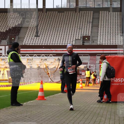 08.12.2024 - St. Pauli X-Mass-Run No. 14 Yannick Fuchs http://msf.ph/oto/7471789 08.12.2024 09:50:17 Ziel 2841, 3164 meine-sportfotos.de