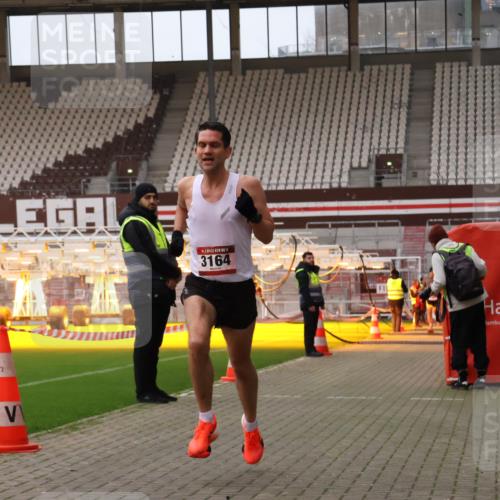 08.12.2024 - St. Pauli X-Mass-Run No. 14 Yannick Fuchs http://msf.ph/oto/7471833 08.12.2024 09:50:31 Ziel 2957, 3164 meine-sportfotos.de