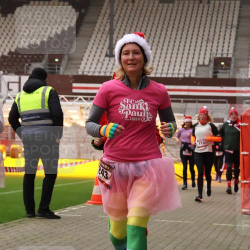 08.12.2024 - St. Pauli X-Mass-Run No. 14 Yannick Fuchs http://msf.ph/oto/7471840 08.12.2024 10:05:59 Ziel 65, 175, 751, 932, 1068, 1178, 1232, 1243, 1605, 1643, 1650, 2077, 2306, 2308, 2344, 2435, 2474, 2603, 2908, 3006, 3114, 3115, 3118, 3184, 3302 meine-sportfotos.de