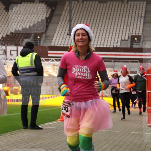 08.12.2024 - St. Pauli X-Mass-Run No. 14 Yannick Fuchs http://msf.ph/oto/7471841 08.12.2024 10:05:59 Ziel 65, 175, 751, 932, 1068, 1178, 1232, 1243, 1605, 1643, 1650, 2077, 2306, 2308, 2344, 2435, 2474, 2603, 2908, 3006, 3114, 3115, 3118, 3184, 3302 meine-sportfotos.de