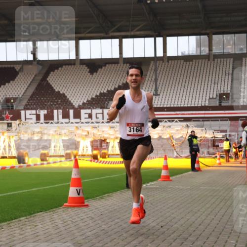 08.12.2024 - St. Pauli X-Mass-Run No. 14 Yannick Fuchs http://msf.ph/oto/7471844 08.12.2024 09:50:32 Ziel 2957, 3164 meine-sportfotos.de