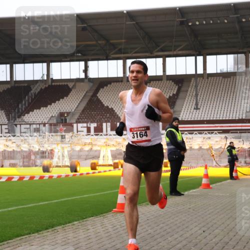 08.12.2024 - St. Pauli X-Mass-Run No. 14 Yannick Fuchs http://msf.ph/oto/7471848 08.12.2024 09:50:32 Ziel 2957, 3164 meine-sportfotos.de