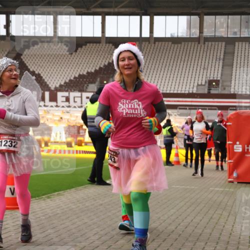 08.12.2024 - St. Pauli X-Mass-Run No. 14 Yannick Fuchs http://msf.ph/oto/7471851 08.12.2024 10:05:59 Ziel 65, 175, 751, 932, 1068, 1178, 1232, 1243, 1605, 1643, 1650, 2077, 2306, 2308, 2344, 2435, 2474, 2603, 2908, 3006, 3114, 3115, 3118, 3184, 3302 meine-sportfotos.de