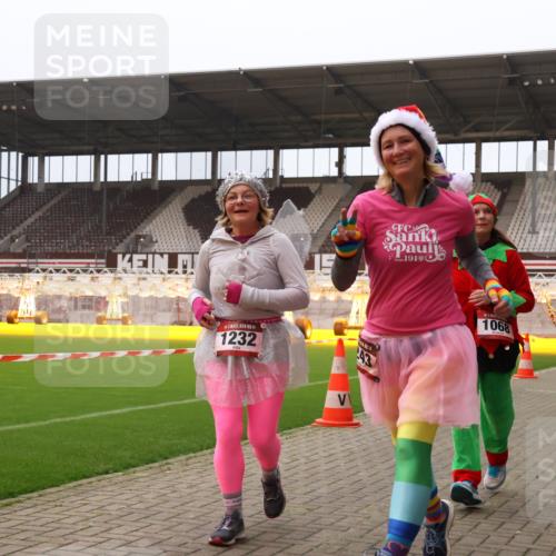 08.12.2024 - St. Pauli X-Mass-Run No. 14 Yannick Fuchs http://msf.ph/oto/7471858 08.12.2024 10:06:00 Ziel 65, 175, 751, 932, 1068, 1178, 1232, 1243, 1605, 1643, 1650, 2077, 2306, 2308, 2344, 2435, 2474, 2603, 2908, 3006, 3114, 3115, 3118, 3184, 3302 meine-sportfotos.de